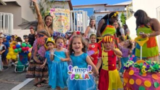 🎭🥁 Um desfile cheio de ritmo, cor e muita alegria! 🎶✨
No INSP, a folia tomou conta com um desfile incrível das turmas, onde cada uma trouxe sua energia contagiante! 🎺🥁 Ao som das marchinhas, nossos alunos brilharam sob o comando da professora de Música, com instrumentos, bateria, enfeites e estandartes, criando um verdadeiro espetáculo de criatividade e união! 🌟🏁💙
Foi uma explosão de cores, sons e sorrisos, transformando a escola em um grande carnaval de aprendizado, cultura e diversão! 🎉🎈