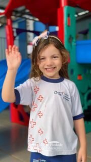 No dia 8 de março, celebramos a força, a sensibilidade e a presença das mulheres que constroem o mundo todos os dias.
Ser mulher não cabe em palavras.
É coragem, cuidado, sensibilidade, determinação.
É voz ativa, acolhimento, liderança, intuição.
É resistência, criação, firmeza e esperança.
Em cada colégio da Rede Piedade, essas palavras ganham rosto, história e propósito. São mulheres que aprendem, ensinam, transformam e seguem abrindo caminhos.
Hoje celebramos cada uma delas.
Feliz Dia das Mulheres.
Rede Piedade.
O futuro é humano.
#mulheres #especial