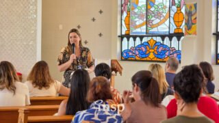 Edificar sobre a Rocha: fé que une e fortalece famílias 🏠✨
Em um momento especial conduzido pela Pastoral Escolar, pais e responsáveis mergulharam na parábola da casa edificada sobre a rocha (Mt 7,24), renovando os valores que dão base aos seus lares.
Com a trilha sonora dos alunos da Pastoral e uma dinâmica emocionante, cada família levou ao altar o que tem de mais sólido na fé: um momento de profunda confiança, união e entrega a Deus. 🙏💙
#INSP #Pastoral #Espiritualidade #Famílias #Jacarepaguá