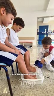 ✨🙏 A história que mudou o mundo, contada pelos pequenos!
O Pré 1 encenou a Semana Santa de forma especial, relembrando o amor de Jesus, Seu sacrifício na cruz e a esperança da ressurreição 💛
Com pureza e simplicidade, eles nos ensinaram que essa mensagem nunca envelhece: Ele vive! ✝️✨
#SemanaSanta #EleVive #Páscoa #Jacarepaguá #INSP