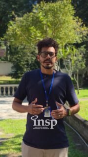 🌿📸 Arte, ciência e consciência ambiental em uma mesma experiência.
Na Semana do Meio Ambiente, os alunos do 9º ano do INSP Max participaram de uma experimentação fotográfica chamada antotipia, utilizando materiais naturais para criar imagens a partir da ação da luz.
A atividade convidou os estudantes a observar a natureza de forma mais atenta, explorando folhas, texturas e elementos da área verde da escola para construir composições únicas.
Mais do que uma prática artística, a proposta trouxe reflexões sobre permanência, memória e preservação, aproximando os alunos da importância de cuidar do ambiente que os cerca. 💚
#INSPMax #SemanaDoMeioAmbiente #Antotipia #ArteENatureza #EducaçãoAmbiental AprendizagemSignificativa INSP