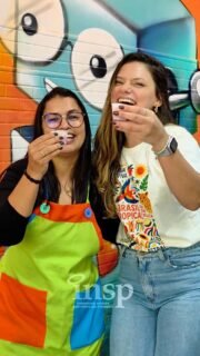 🍓🎨 Cores, Sabores e Descobertas no INSP Kids 🌿

No Maternal I, cada experiência é uma oportunidade para aprender brincando! 💙

Na Sala Maker, nossos pequenos exploraram cores, aromas, texturas e sabores em uma vivência cheia de descobertas. Com morangos, laranjas e beterrabas, prepararam receitas deliciosas, conheceram alimentos naturais e transformaram os próprios vegetais em tintas para criar verdadeiras obras de arte. 🍊🍓🎨

E o aprendizado continuou! Ao registrarem suas descobertas por meio da escrita espontânea, as crianças deram os primeiros passos na construção da linguagem de forma leve, significativa e divertida. 📚💡

No INSP, acreditamos que aprender é experimentar, criar e descobrir. É assim que unimos excelência acadêmica, inovação e uma infraestrutura que inspira cada criança a desenvolver todo o seu potencial. 💙

#INSP #INSPKids #EducaçãoInfantil #SalaMaker #Jacarepaguá
