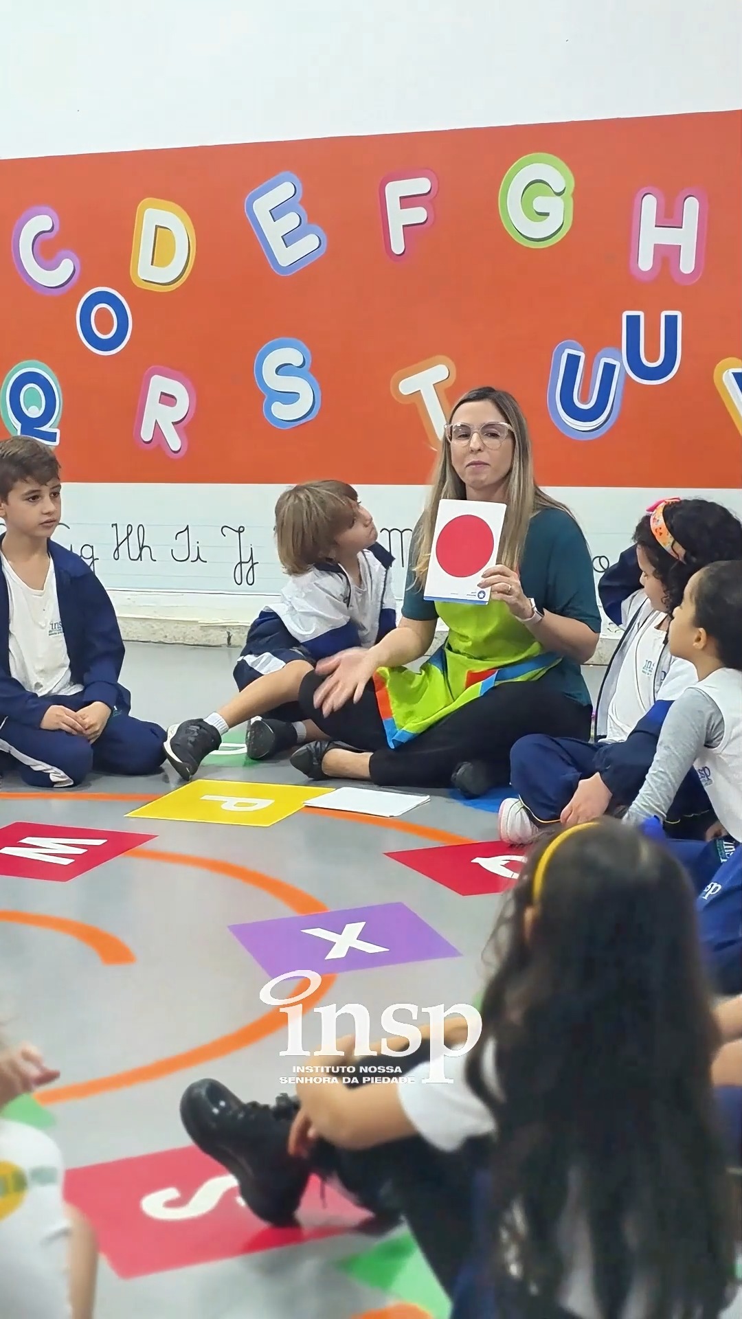 🫧 Aprender Inglês também é experimentar, criar e brincar!
No Pré 2, nossos alunos exploraram diferentes formas geométricas, ampliaram o vocabulário em Inglês e praticaram a oralidade de forma leve e divertida. 🔵🔺⭐
Depois, colocaram a criatividade em prática para construir suas próprias formas com arames de chenille e canudos — e ainda transformaram as criações em sopradores de bolhas de sabão! 🫧
Uma atividade que une aprendizagem, criatividade e diversão, tornando o Inglês cada vez mais significativo. 💙✨
#INSPKids #EducarÉSeEncantarComAVida #Inglês #Pré2 #AprenderBrincando #INSP