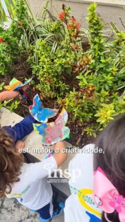 🦋🌸 A primavera chegou ao INSP Kids trazendo novas cores, descobertas e muitas possibilidades para aprender!
No Maternal, a chegada da nova estação ganhou vida pelas mãos das crianças, em uma experiência que uniu criatividade, movimento e natureza.
Entre cores, formas e diferentes materiais, cada criação se transformou em uma oportunidade de explorar e aprender de maneira significativa.
Porque, no INSP, cada descoberta pode se transformar em encantamento. 💛
#INSPKids #Maternal #Primavera #EducaçãoInfantil #EducarÉSeEncantarComAVida