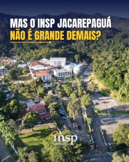 Uma escola pode ser grande e, ainda assim, fazer cada estudante se sentir único?
No INSP, acreditamos que uma grande escola é aquela que consegue abrir muitos caminhos sem perder de vista quem está percorrendo cada um deles.
Aqui, há espaço para descobrir novos talentos, experimentar diferentes formas de aprender, praticar esportes, participar de olimpíadas, desenvolver projetos, viver experiências e ir além da sala de aula.
Mas, no meio de tantas possibilidades, existe algo que não pode faltar: proximidade.
Proximidade para conhecer cada estudante, perceber seus desafios, incentivar suas conquistas e acompanhar cada etapa da sua jornada.
Porque educação não acontece apenas quando ensinamos. Acontece também quando observamos, escutamos, incentivamos e cuidamos.
É assim que o INSP acredita em educar: oferecendo possibilidades para cada estudante descobrir até onde pode chegar, com pessoas por perto para acompanhar esse caminho.