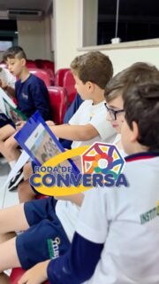 💬 Roda de Conversa | INSP Júnior
Em uma dinâmica orientada pela Orientação Educacional do Ensino Fundamental I, os alunos deram continuidade ao projeto Roda de Conversa, analisando situações do cotidiano e refletindo sobre escolhas, atitudes e diferentes pontos de vista.
Um momento de escuta, diálogo e troca, em que cada aluno teve a oportunidade de expressar suas ideias, ouvir o outro e construir novas reflexões em conjunto. ✨
Porque aprender também é desenvolver a capacidade de ouvir, respeitar, dialogar e fazer escolhas conscientes. 💙
#INSPJúnior #RodaDeConversa #FormaçãoHumana #Educação #INSP