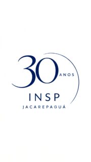 💙 INSP 30 ANOS | HISTÓRIAS QUE FICAM
Algumas histórias começam cedo e seguem construindo novos capítulos ao longo da vida.
Julia Pontes estudou no INSP desde a Educação Infantil. Ao longo dos anos, construiu memórias, desenvolveu sua autonomia e viveu experiências que contribuíram para sua formação dentro e fora da sala de aula.
Hoje, estudante de Medicina na UNIRIO (Universidade Federal do Estado do Rio de Janeiro), Julia iniciou uma etapa, levando consigo os aprendizados, os conselhos dos professores e as lembranças de uma trajetória que marcou sua vida escolar.
Das memórias com o mascote da turma às experiências da Mostra Cultural e das tradicionais festas juninas, cada fase deixou marcas que permanecem mesmo diante dos novos desafios da vida universitária.
Porque a formação de um aluno não se resume ao que ele aprende nos livros. Ela também se constrói nas experiências, nas relações e nos valores que o acompanham por toda a vida.
30 anos de INSP. Histórias que ficam. 💙
#INSP30Anos #HistóriasQueFica
