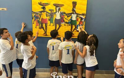 Em comemoração ao Dia da Consciência Negra, 20/11, os alunos do INSP Total participaram de uma visita guiada ao Espaço Cultural Sankofa, conduzida pela professora. Este espaço, no INSP, apresenta uma exposição rica em fotografias do acervo da Congregação das Irmãs Auxiliares de Nossa Senhora da Piedade no início da missão africana.  Os alunos exploraram as imagens que revelam um pedaço da história e cultura de Angola, proporcionando um exercício significativo de olhar para o passado. Essa experiência não apenas ampliou o conhecimento sobre as raízes africanas, mas também fortaleceu as conexões pessoais e a apreciação pela diversidade cultural.