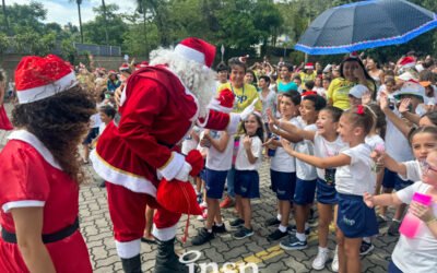 No INSP, a tradicional chegada do Papai Noel de helicóptero anuncia a chegada do clima natalino!