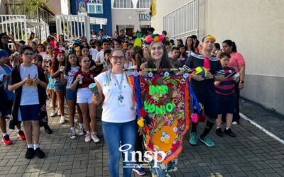 Um desfile cheio de ritmo, cor e muita alegria!