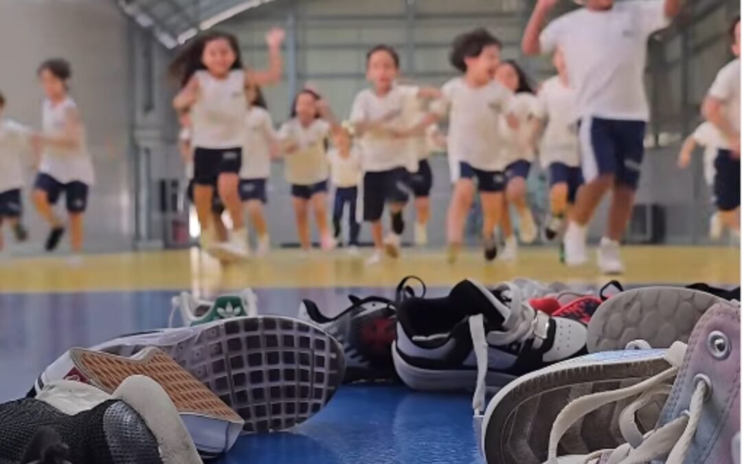 🎀 Amarrar o cadarço é mais do que dar um laço! É sobre descobrir, aprender e crescer com autonomia 💛