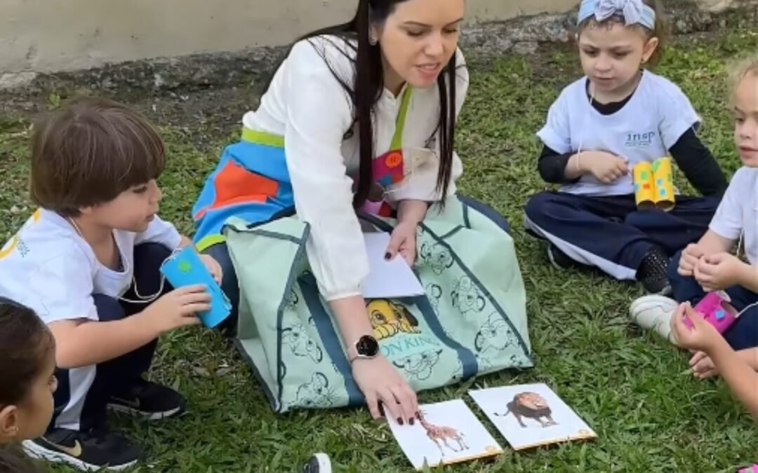 👀🐶 Look! Where is the animal? 🦁🐘