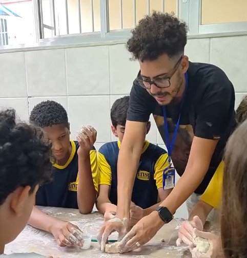 🎨✨ Das mãos à criação, da matéria à arte.